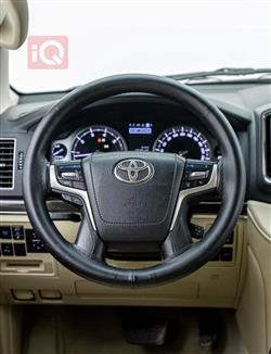 تۆیۆتا لاند کروزەر